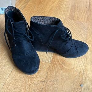 Women’s Black Suede wedge boots (8)